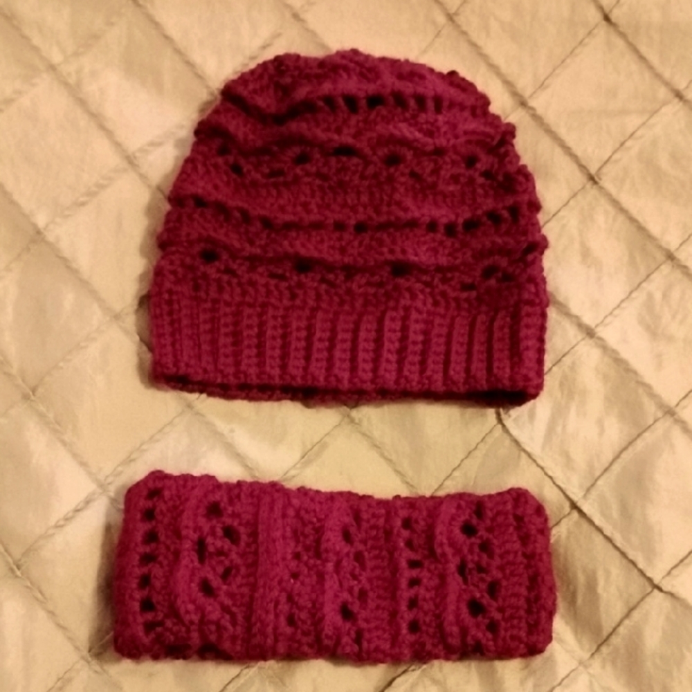 Handmade Homemade Crocheted Women's Size Medium Maroon Alpaca Hat And Cowel Set